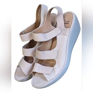 Clarks Women's Beige Strap Sandals Size 9.5